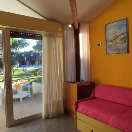 Colorful With Patio Daire Bibione